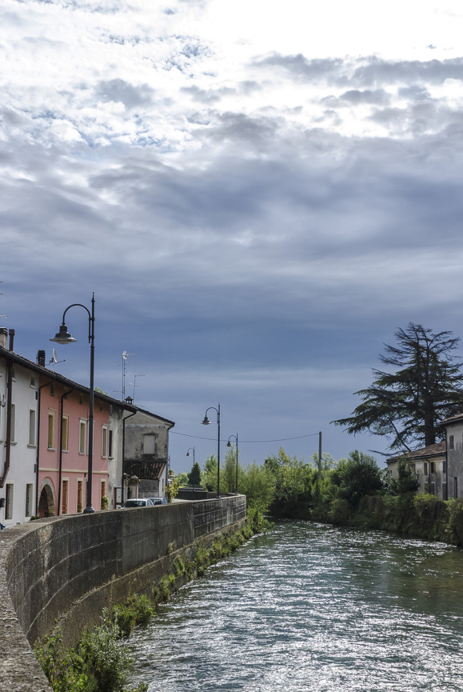 Fiume Meschio dietro Villa Brandolini